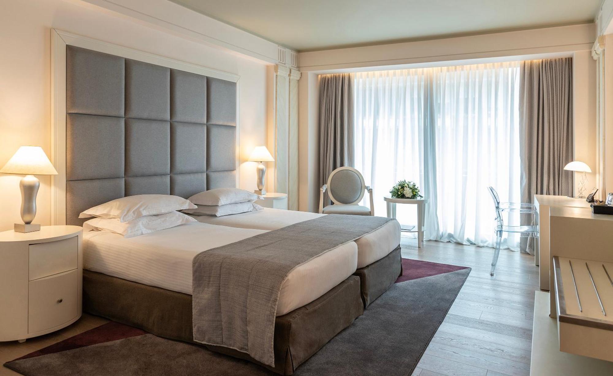 Njv Plaza 5* Atény